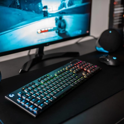 Teclado Gamer Logitech Mecânico G915, RGB, Switch GL Tactile - Preto