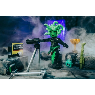Roblox Social Medusa Influencer With Selfie Stick - Cód 2219